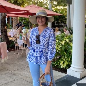 Vineyard Vines Blue and White Top XXS